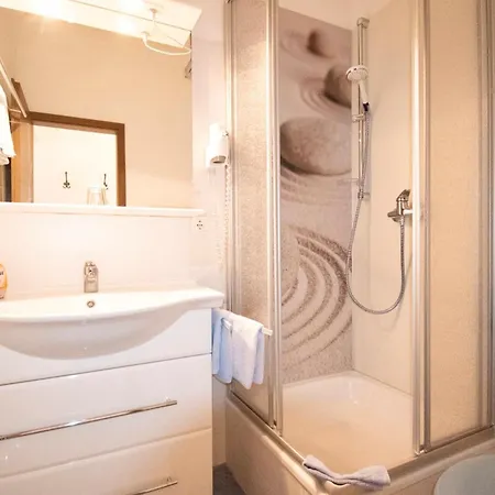 Wilhelma Strandallee 146 Wilhelma 7 *